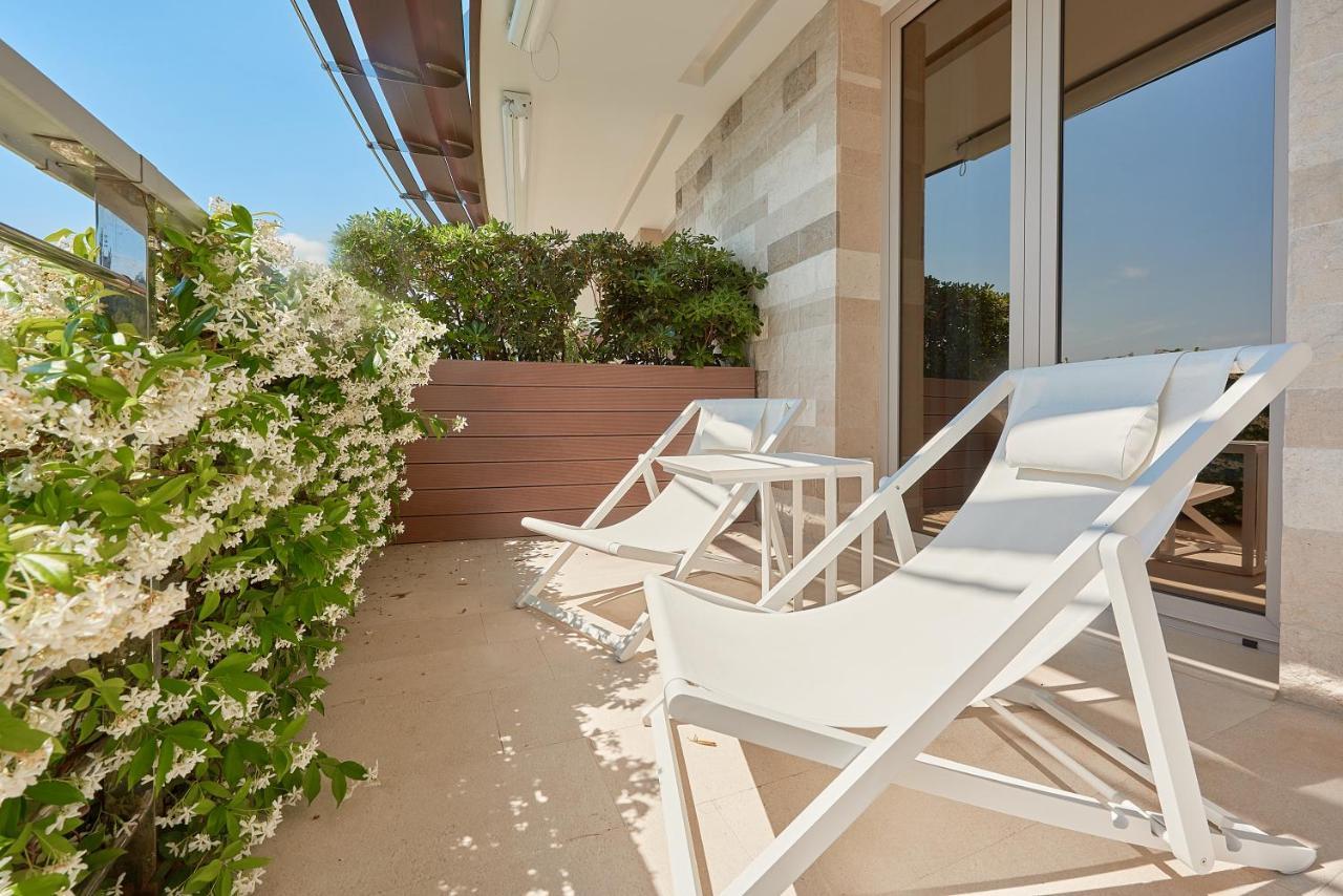 Apartment 2 Bedroom Sea View At Dukley Gardens *